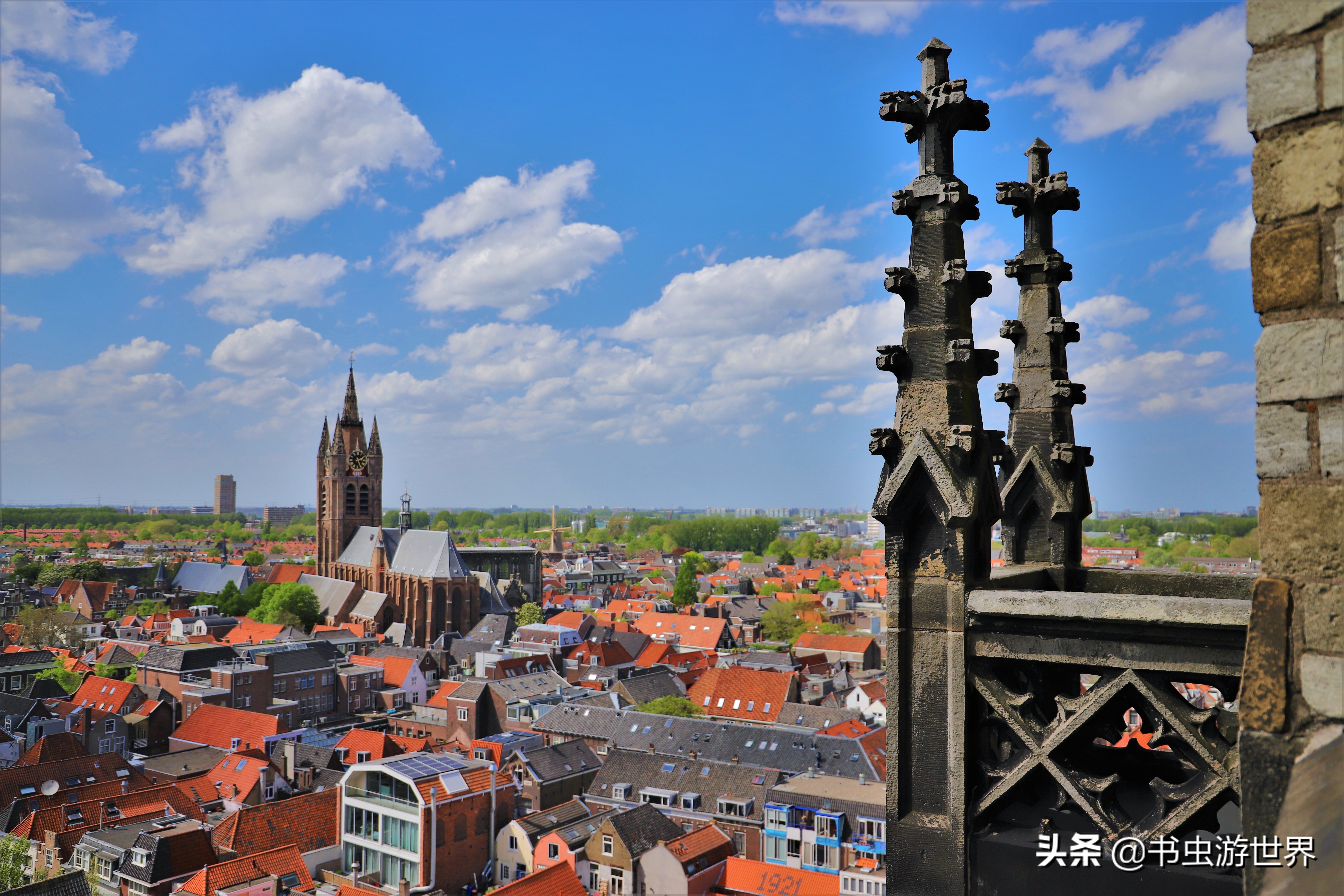 登上108米钟楼俯瞰13世纪古城，荷兰国父为何选择在这里安葬