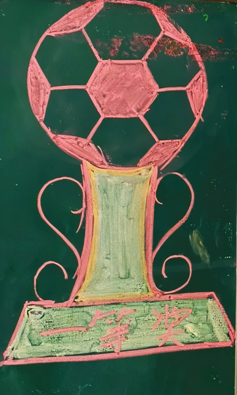 校园足球文化手抄报第1名,德育为先五育并举黑板报