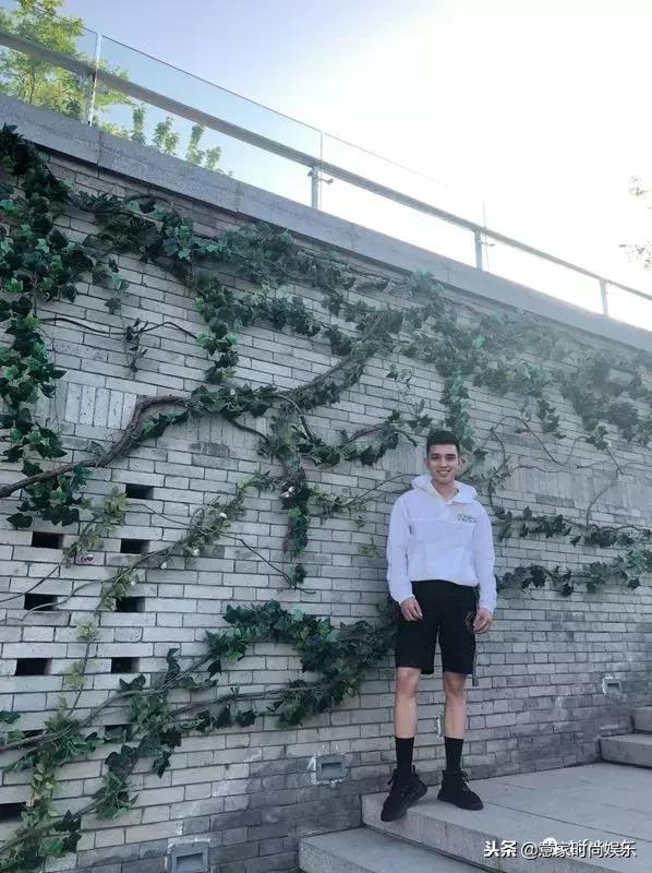 现在的男士衣服多少钱,男人穿多少钱的衣服