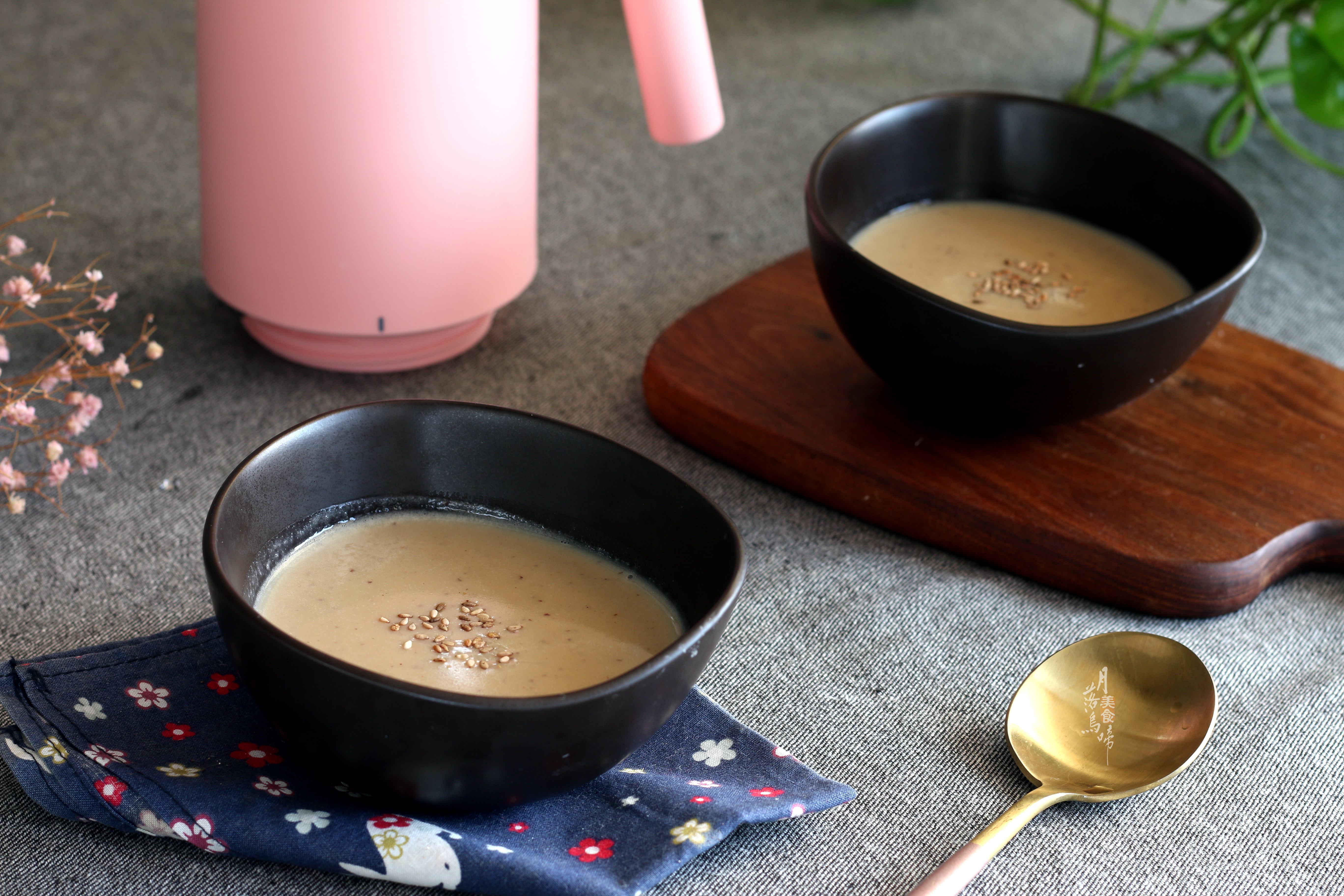 打出来的豆浆有很多泡泡是没熟吗,打豆浆之前豆子要煮吗