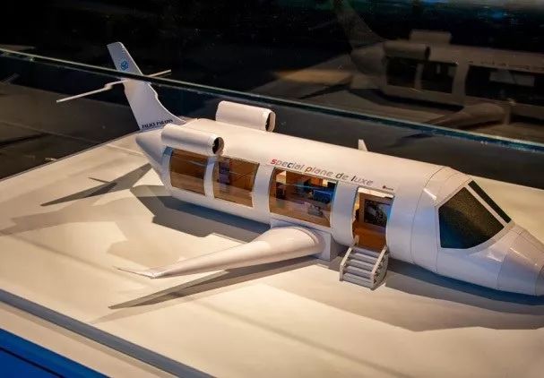 纸扎登上巴黎设计周,巴黎时装周纸扎