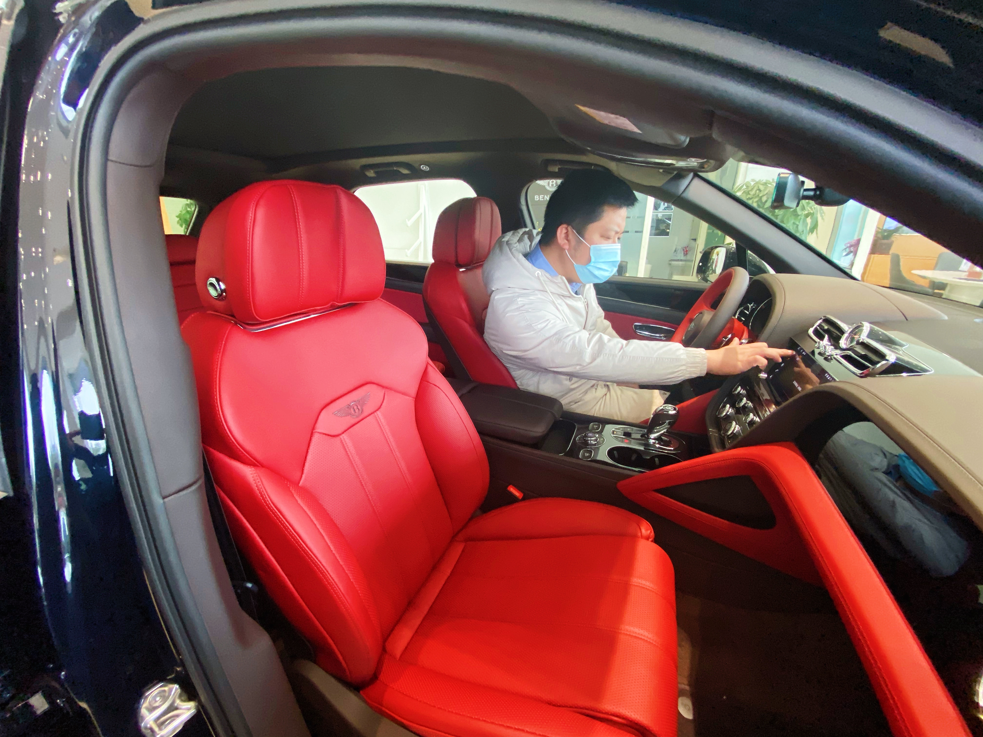 开宾利添越回老家是什么体验,一天消费差不多400元