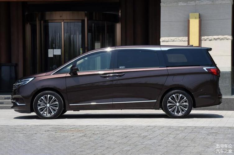 威然和gl8哪个上档次,威然和gl8哪个操作性更强