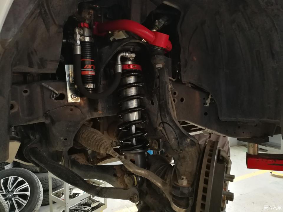 途达2021款2.5t柴油版越野视频,2021款途达四驱七座越野视频