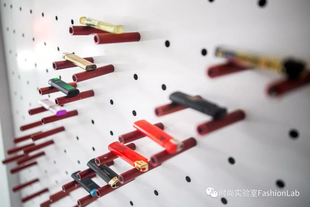 不管多有钱，最后也会顺走别人的打火机