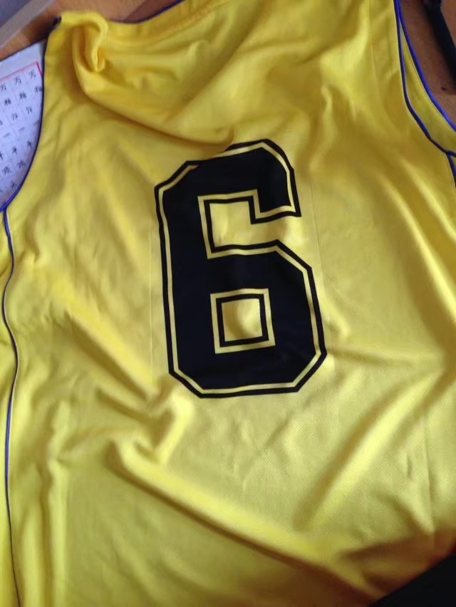 校园篮球赛，穿什么样的球衣最帅！