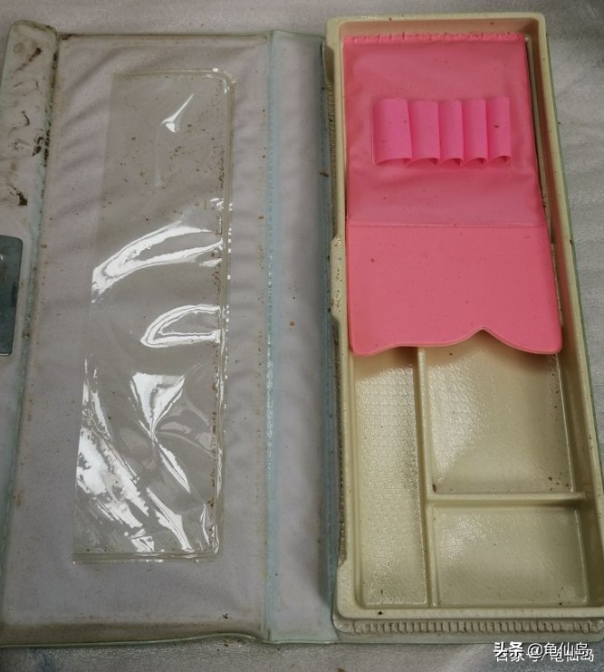 不同年代的文具盒,不同年代的文具盒里面的文具