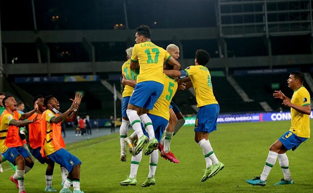 巴西4-1韩国内马尔技惊四座,7-1巴西内马尔