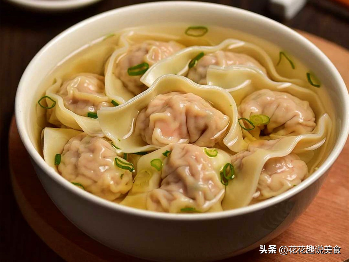 包馄饨肉馅用什么调,包馄饨怎么包出来比较皮薄好吃