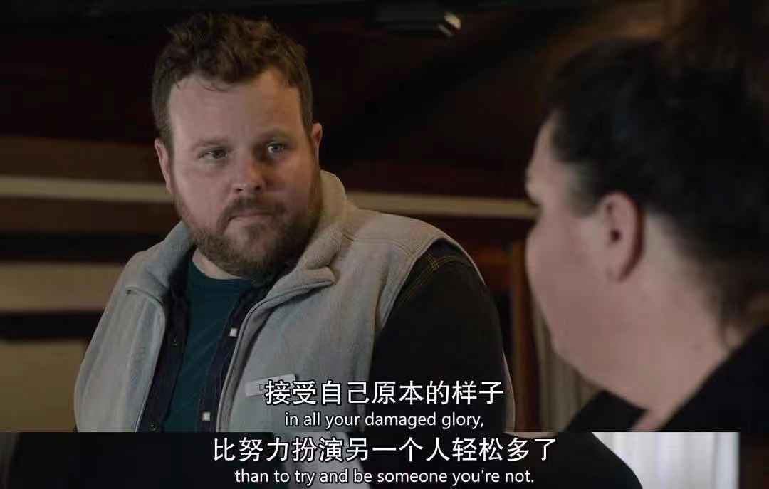 吃得多的女生,吃得很多很胖的女孩