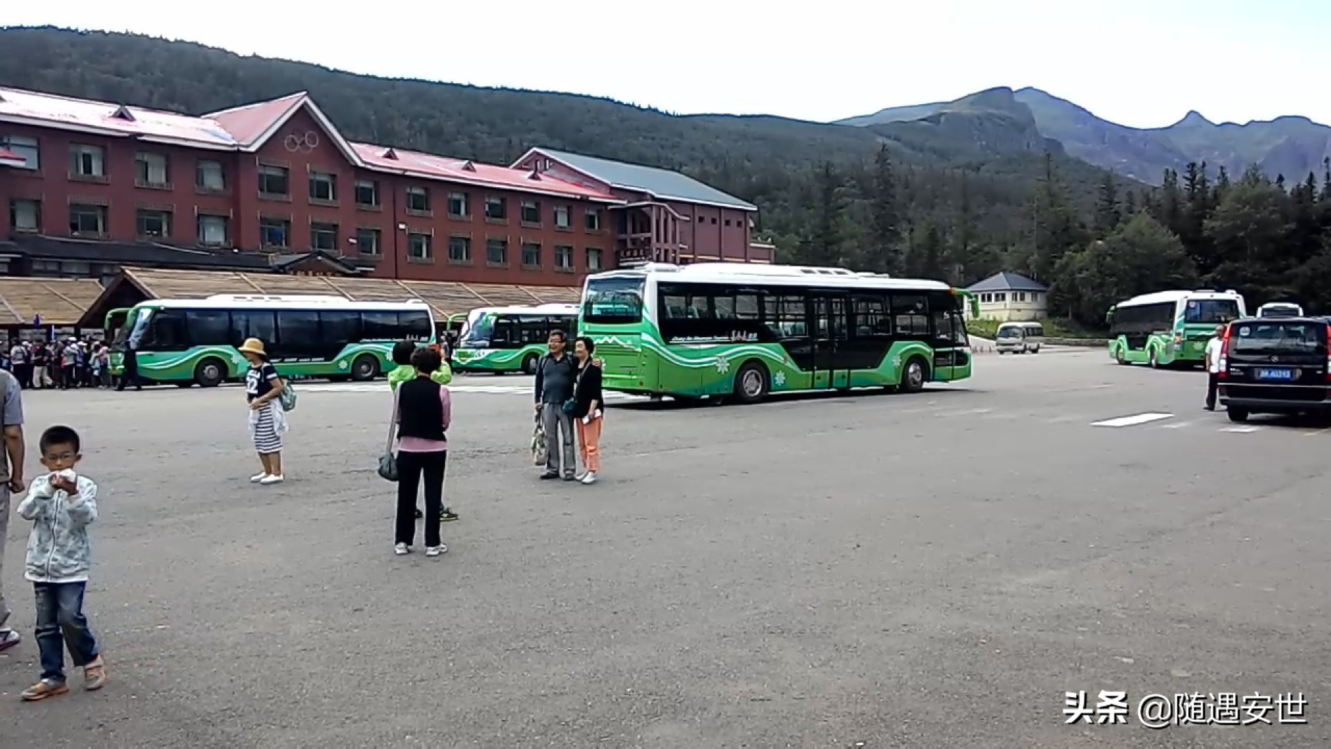 长白山西坡和北坡看天池区别,长白山北坡和西坡哪个能看全天池