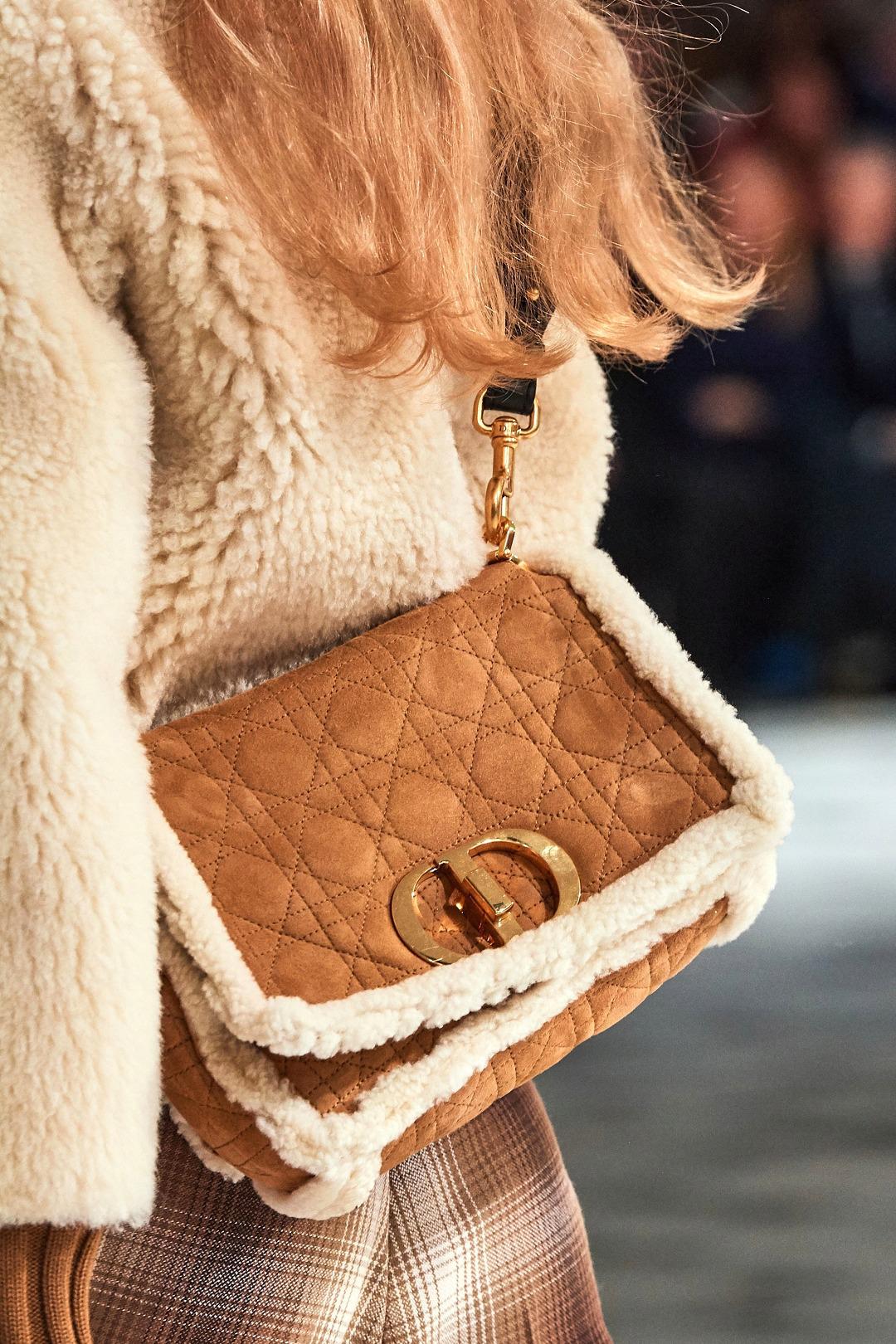 2023新款时尚半圆马鞍包,新款时髦高级感包