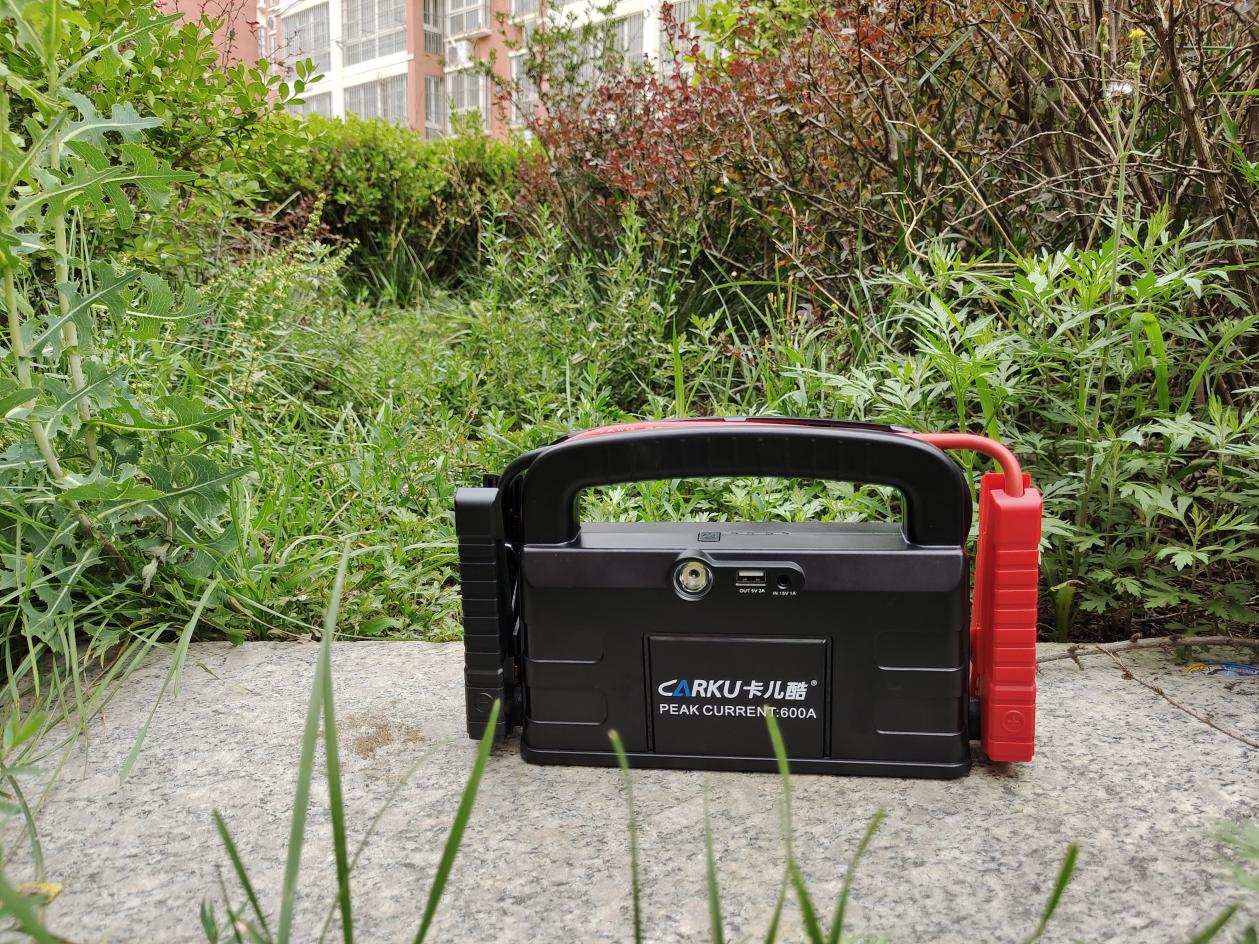 卡儿酷汽车应急启动电源怎样使用,卡儿酷汽车启动电源使用详细操作
