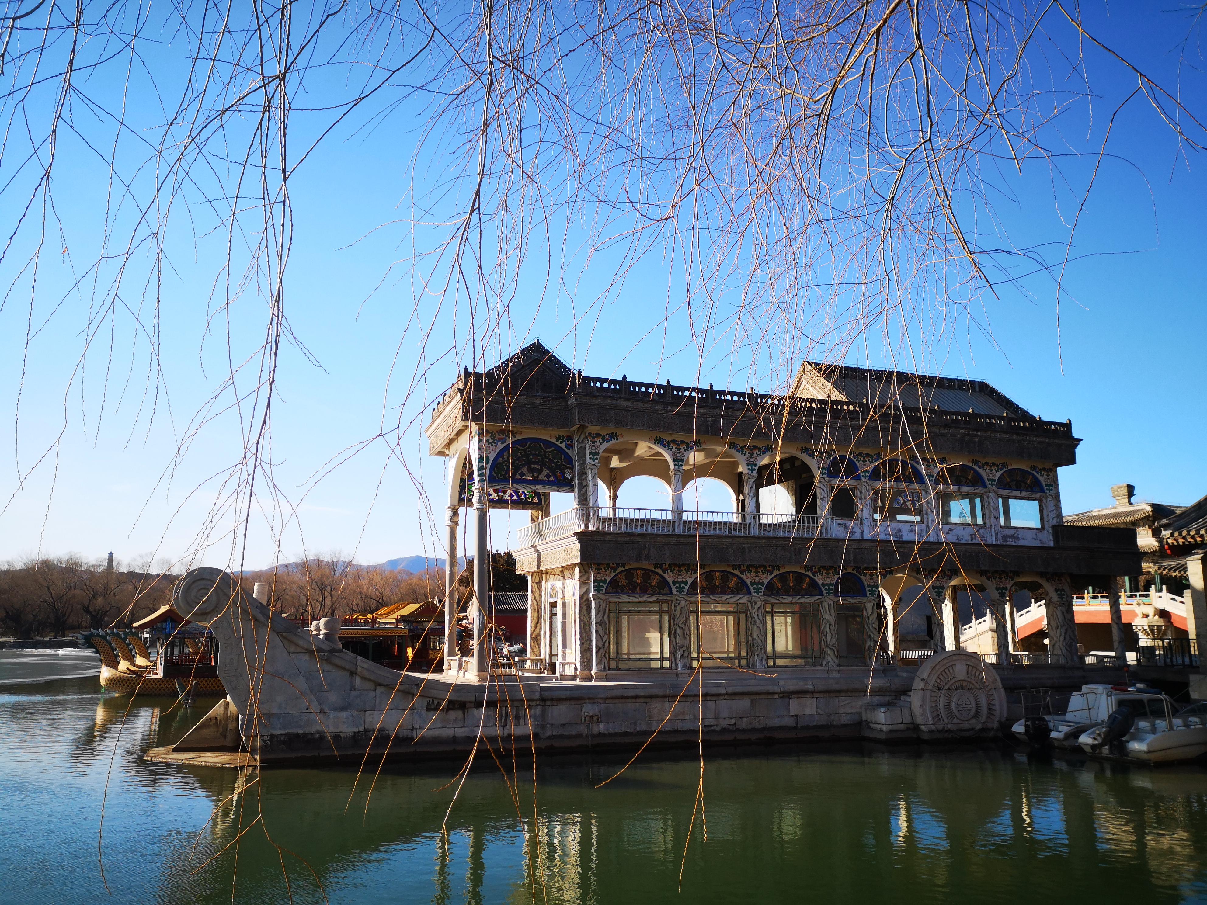 逛颐和园观十七孔桥金光穿洞,离颐和园金光穿洞奇景最近的入口