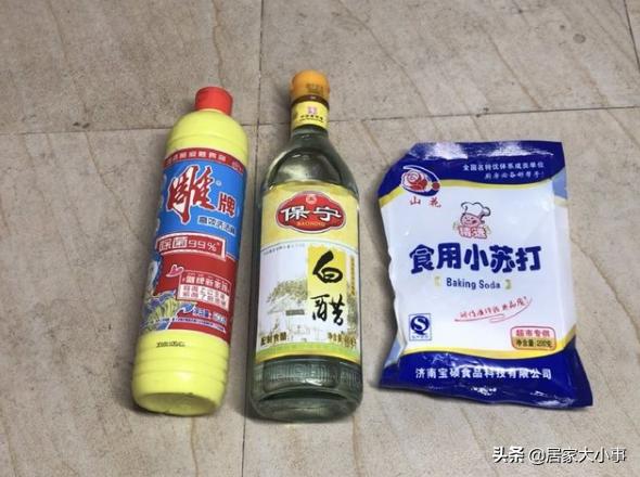 厨房地砖很粘怎么清理,厨房地砖油腻清理方法