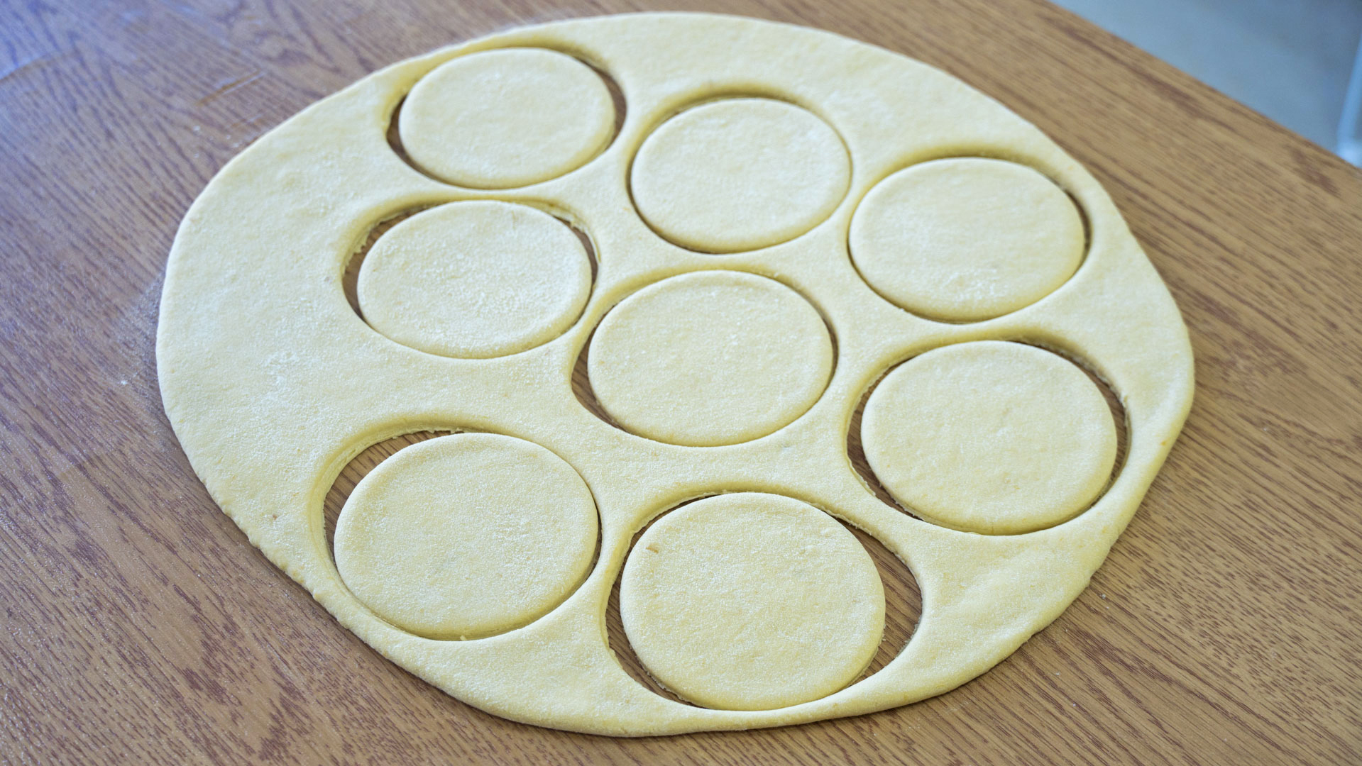 软糯香甜的南瓜饼超简单,好吃的南瓜饼老人孩子都抢着吃