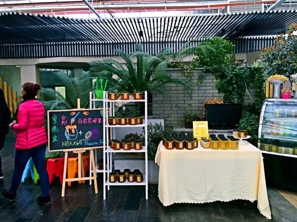 不靠娱乐设施、不接待散客、不主动宣传，这个庄园依然被引爆