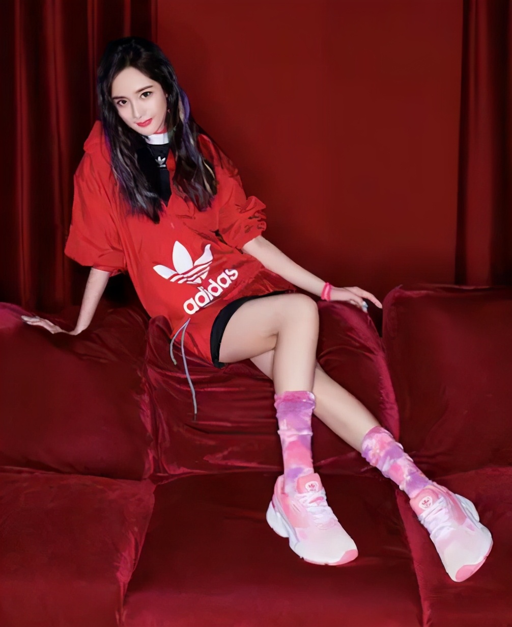 杨幂露腿和鞋,杨幂秀腿大绝招