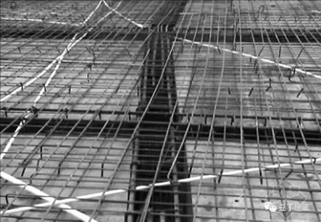 钢筋保护层偏差原因,板面钢筋露筋怎么处理