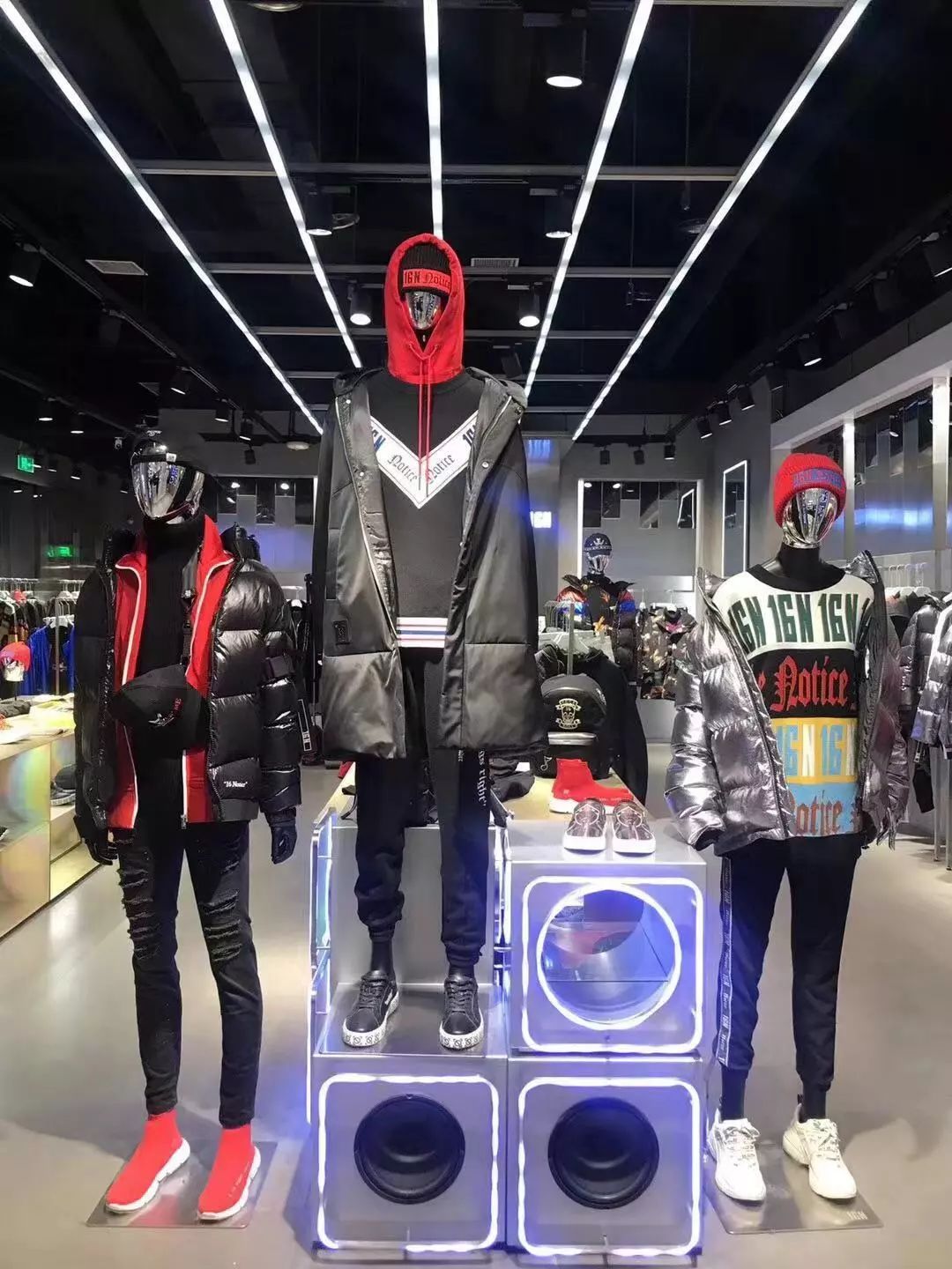 觉得太平鸟、GXG、卡宾不够潮？这个潮流男装可能正对你胃口！