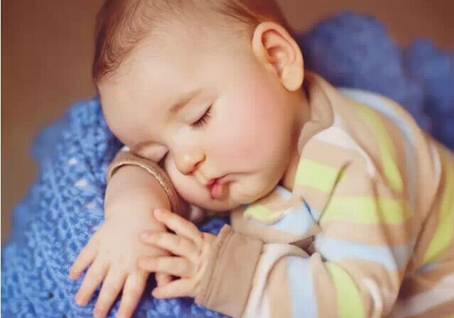 宝宝出现高热惊厥时家长怎么做？,宝宝惊厥急救的正确方法