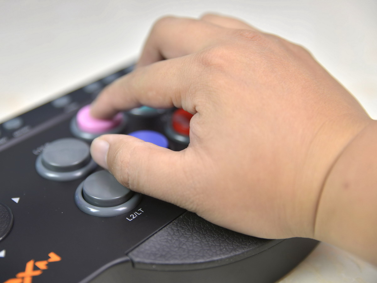 格斗游戏和模拟器,莱仕达pxn-0082怎么连接电脑