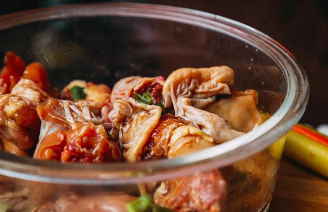 不加水不加油的电饭锅烧鸡！皇小小鸡排教你懒人香香吃鸡