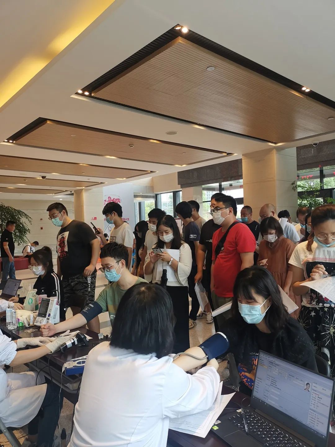 2022年无偿爱心献血在行动,无偿献血让生命之火可以燎原