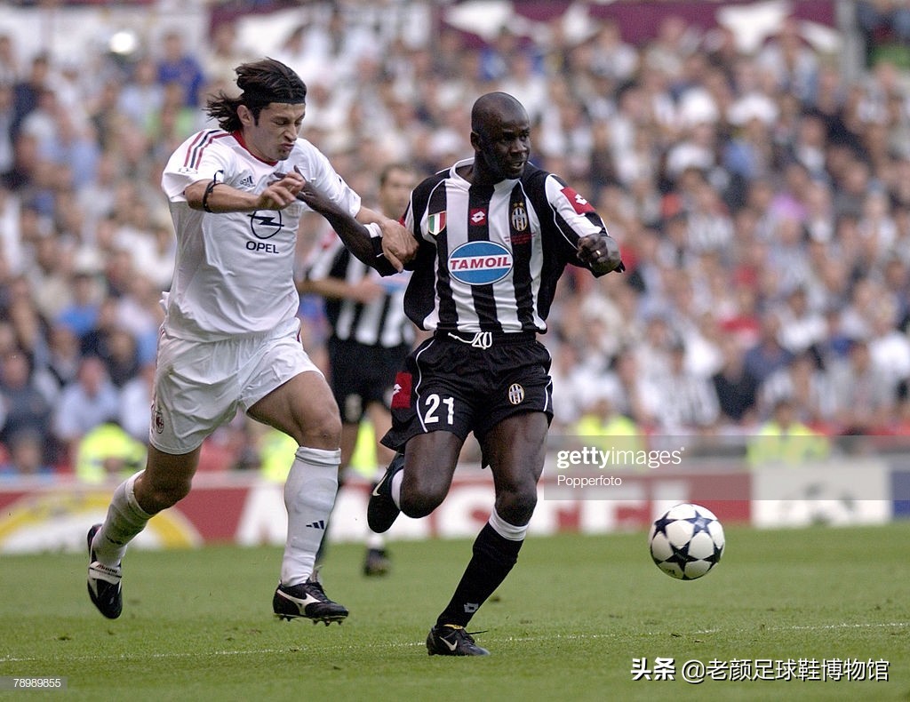 1600万欧的米兰左后卫，被伊布弄的身败名裂，退役半年当选副总理