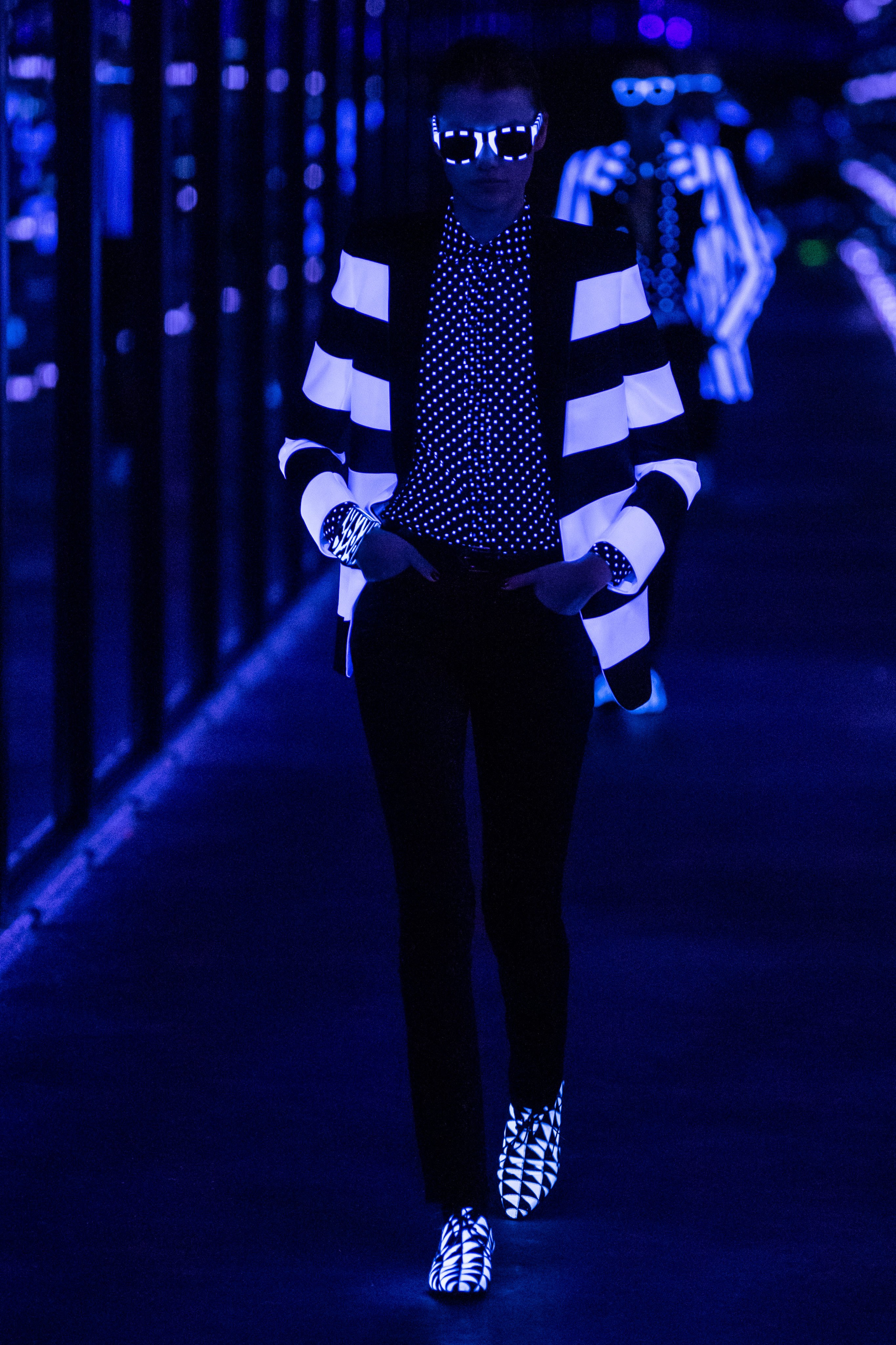 ysl是一个怎样的品牌,ysl到底叫杨树林还是圣罗兰