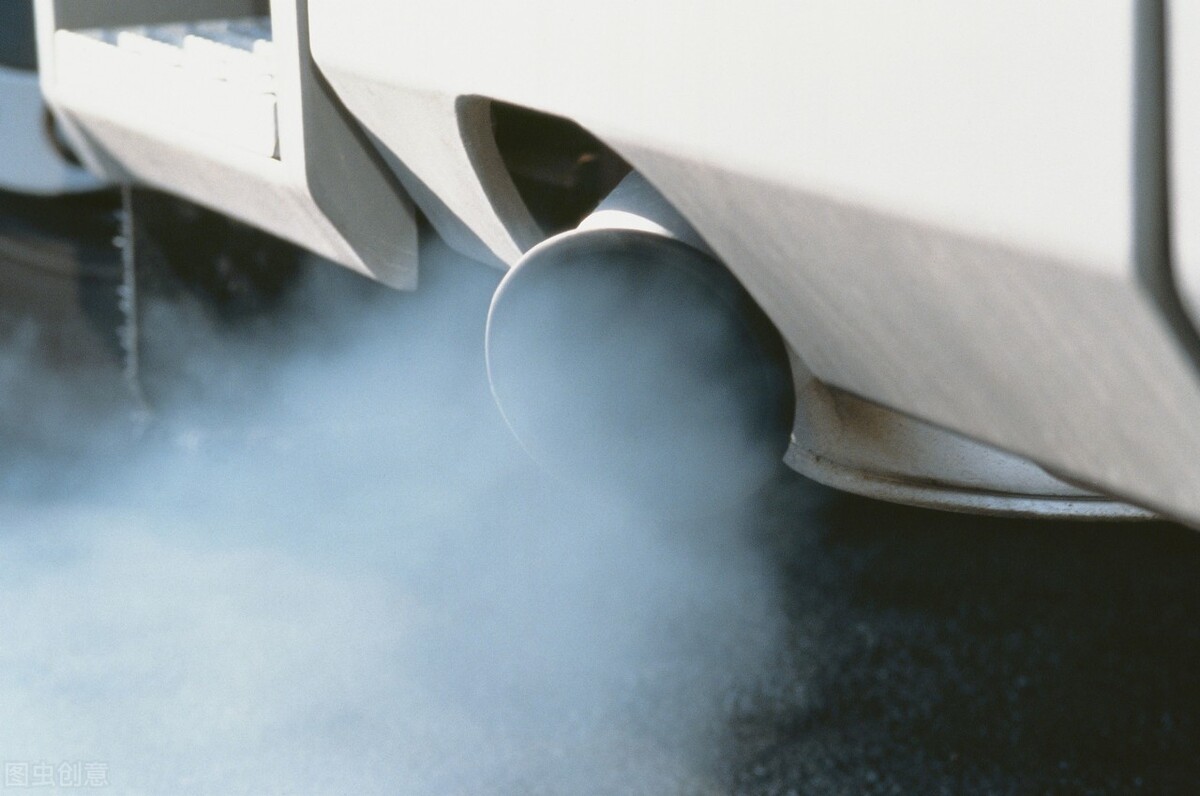 每次保养剩下的机油可以混加吗,每次保养剩的机油一桶能不能用