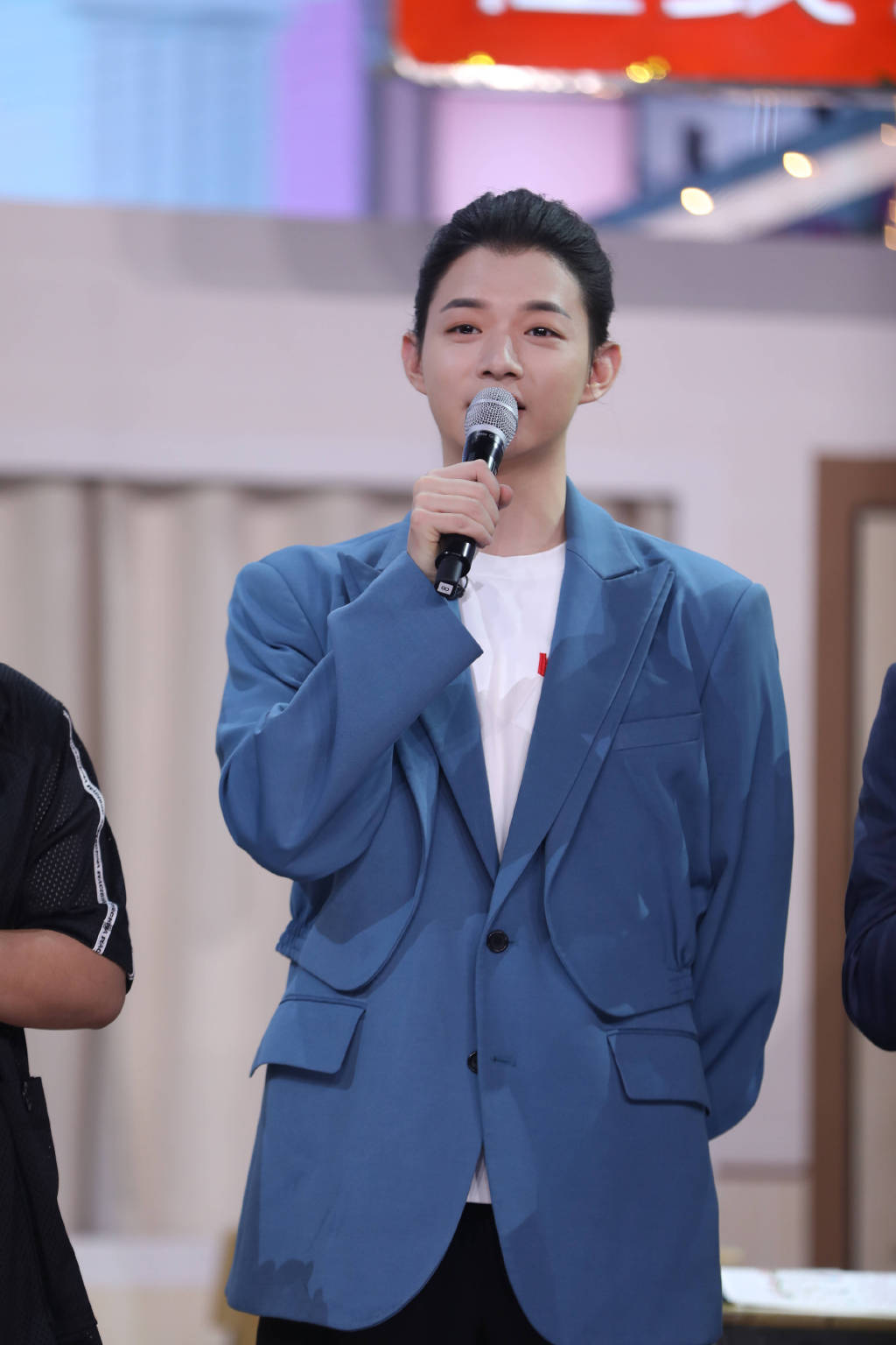 霍尊宣布退出娱乐圈，发长文否认陈露的指控，女方晒证据打脸霍尊