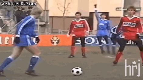 足球史上最全能支点中锋!他可以在中锋、前腰和边锋之间无缝衔接!