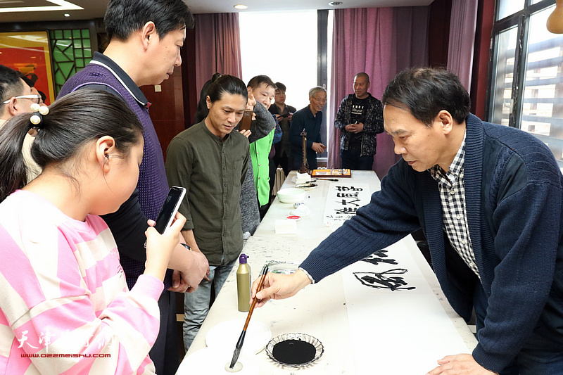 巨龙画院新春团拜活动在江泽福轩大饭店举行