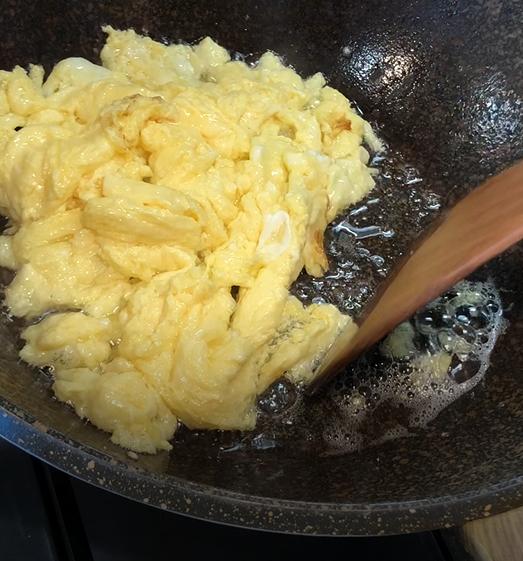 怎样让煎鸡蛋变得特别嫩,什么方法可以让鸡蛋煎出来更黄