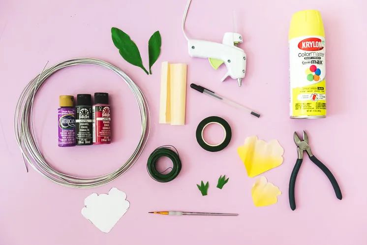 用手工纸做出来的花型装饰,软皱纹纸手工花