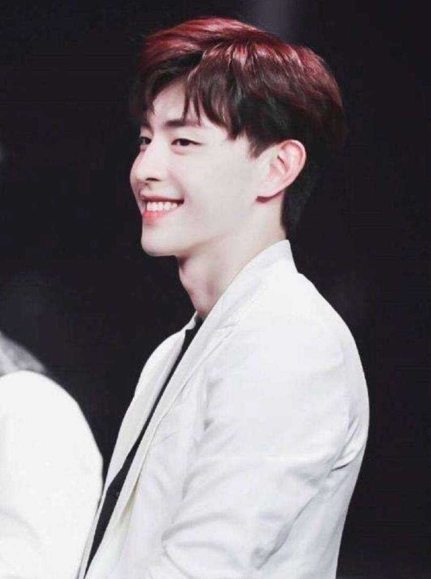 邓伦太白了，剧组要为他换摄像机！网友：不愧是“牛奶肤邓伦苏”