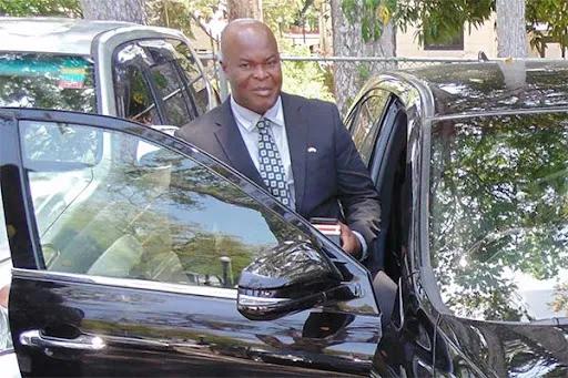 生50个娃，抢银行贩毒，当副总统，这个苏里南男人的经历像开挂了