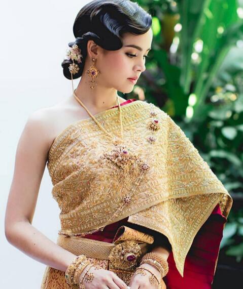 泰媒评,穿泰服泰国前十名最漂亮女星