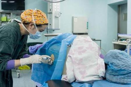 无痛人流静脉麻醉是输液吗,人流静脉麻醉之后多久可以哺乳