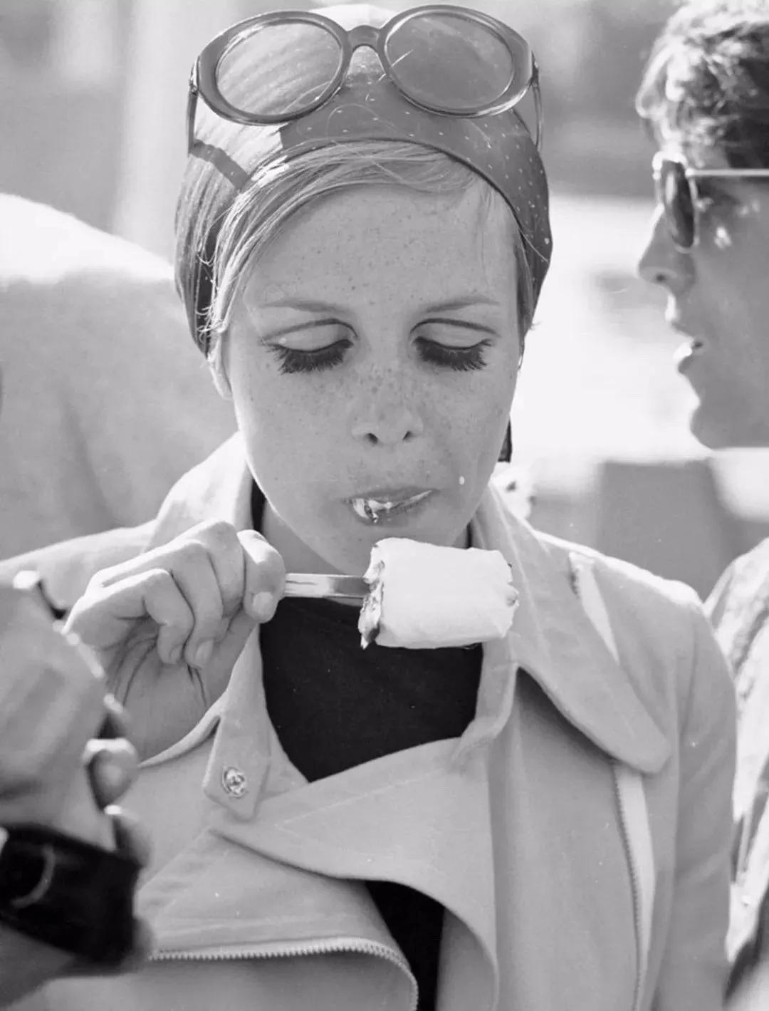 体重41kg的她，*翻推**了梦露性感丰腴的审美革命，成划时代流行符号