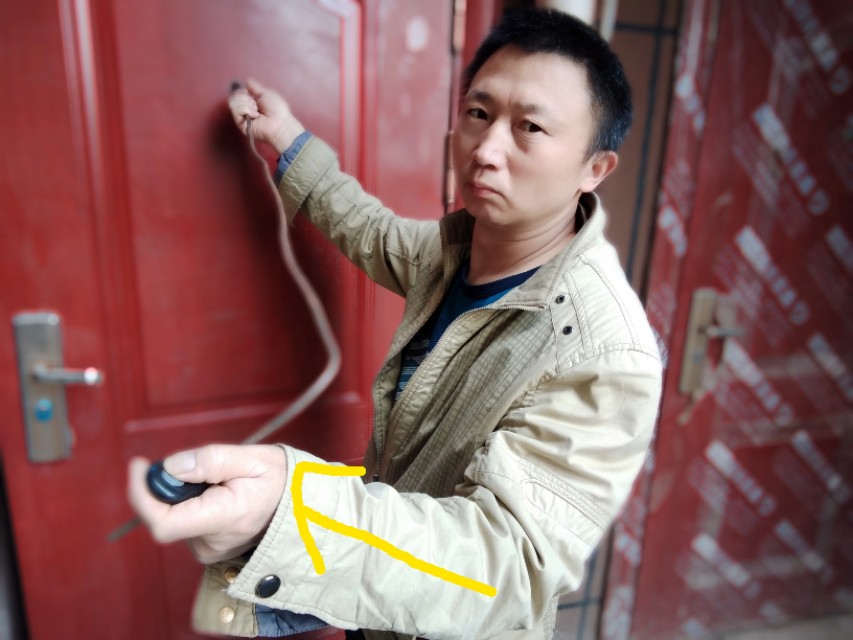 把钥匙忘在家里了怎么开锁,用钥匙锁门了怎么才能开锁