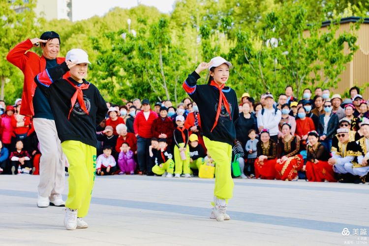 洛阳牡丹广场新疆舞视频,洛阳牡丹广场爵士舞