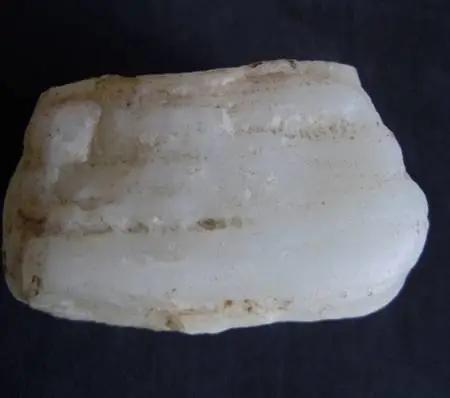 新疆且末籽料和且末山料的区别,和田玉山流水与山料籽料哪种好