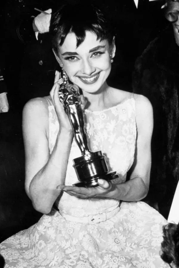 装妆美资讯馆|是谁?让赫本比梦露更美丽?