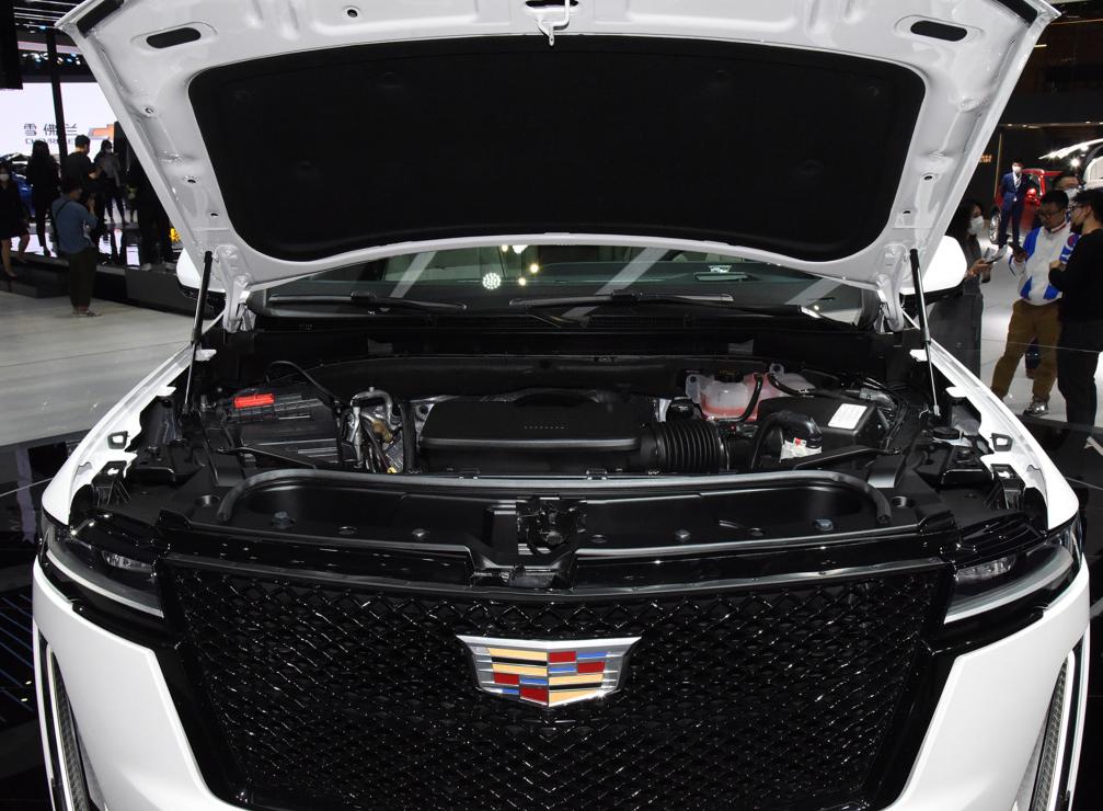 “浴皇大帝”凯雷德运动版，气场不比揽胜差，车长近5.4m+623N·m