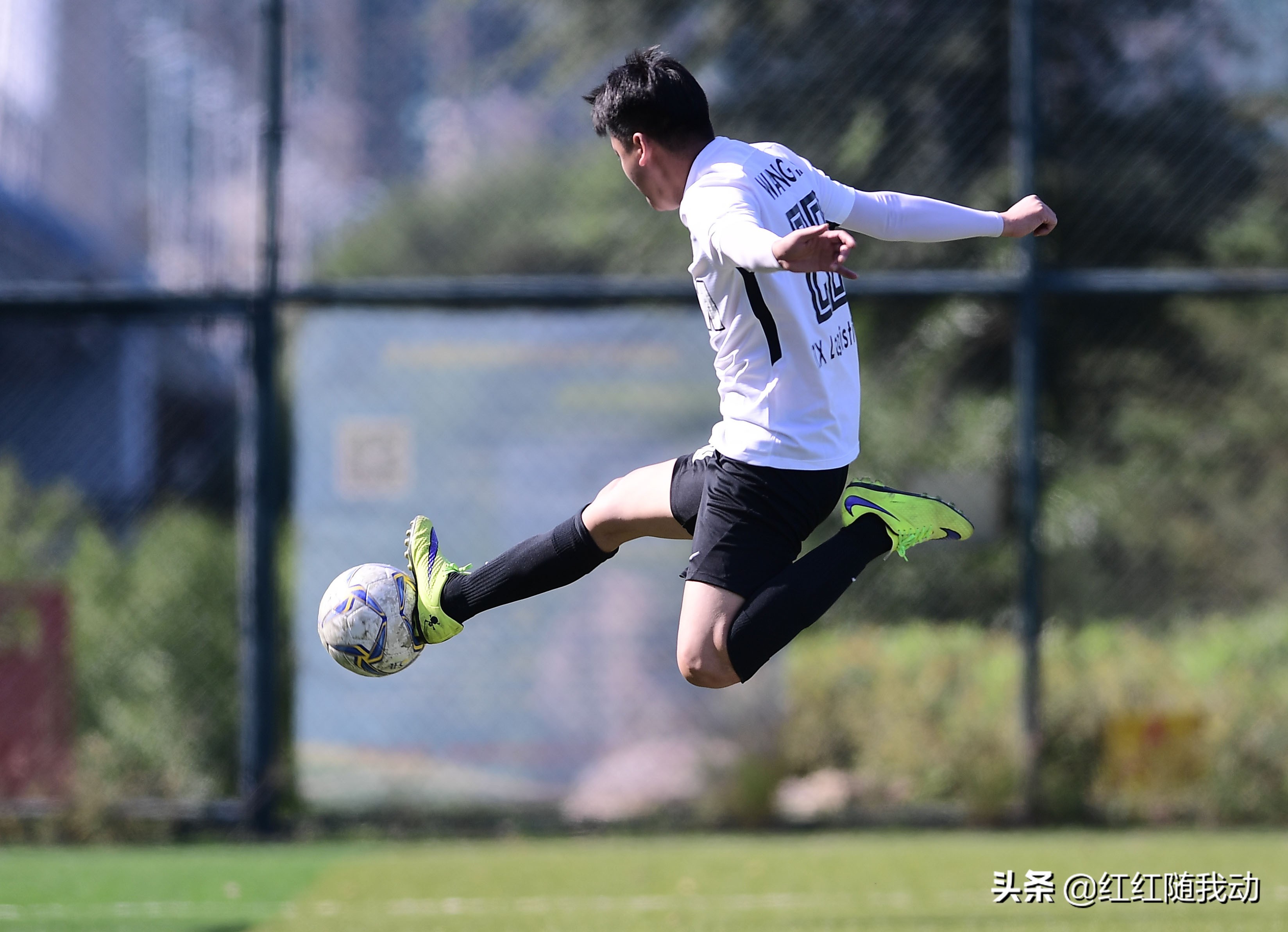 沈阳足球vs大连足球,沈阳业余足球挑战国足