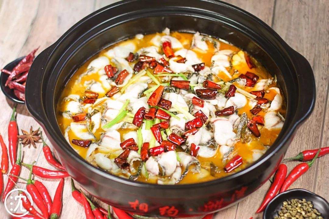 麻辣酸菜鱼火锅的做法和步骤,酸辣可口的酸菜鱼做法教程