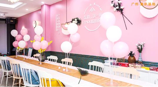 慢姑娘轰趴连锁小程序,加盟慢姑娘轰趴馆可行吗