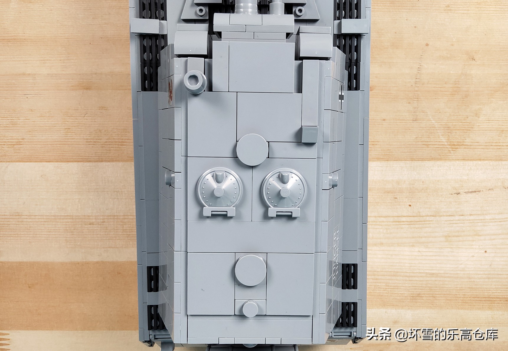 大型99a主战坦克简单乐高积木教程 (怎么用乐高积木拼中国96b主战坦克)